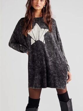 Vintage Black Washed Long Sleeve Dress with White Star Graphic L